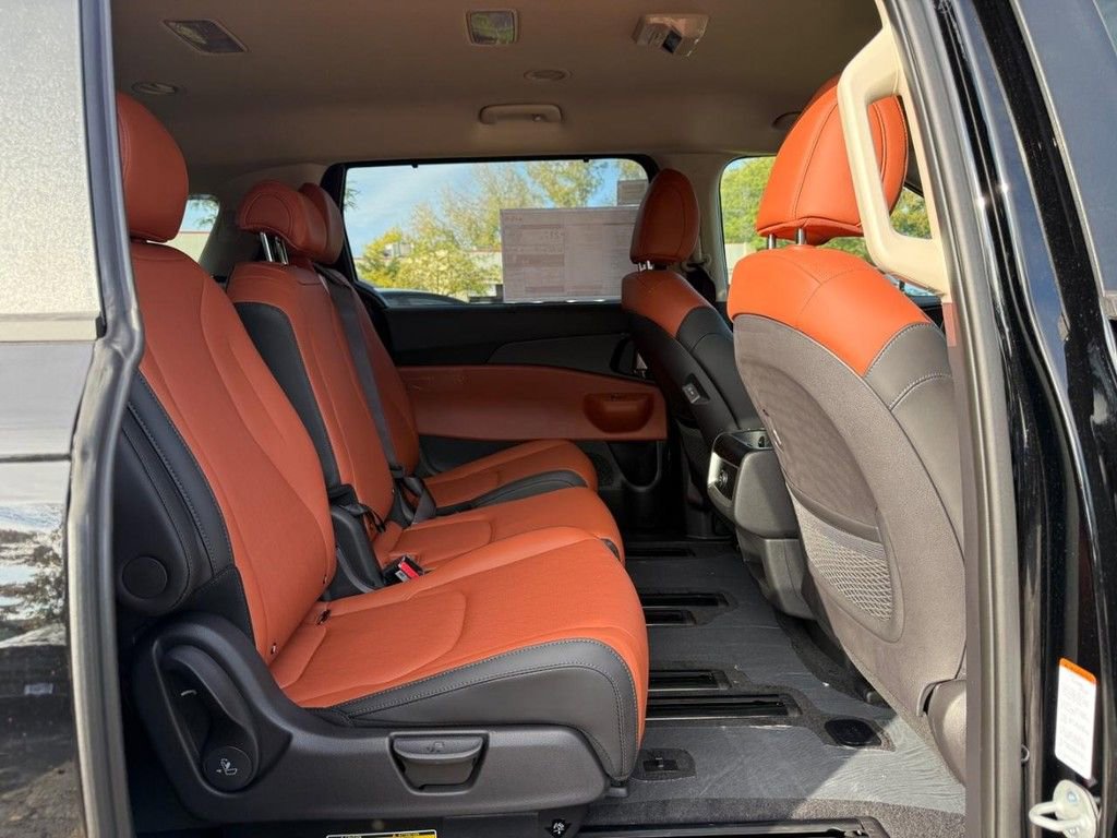 New 2026 Kia Carnival EX image 7
