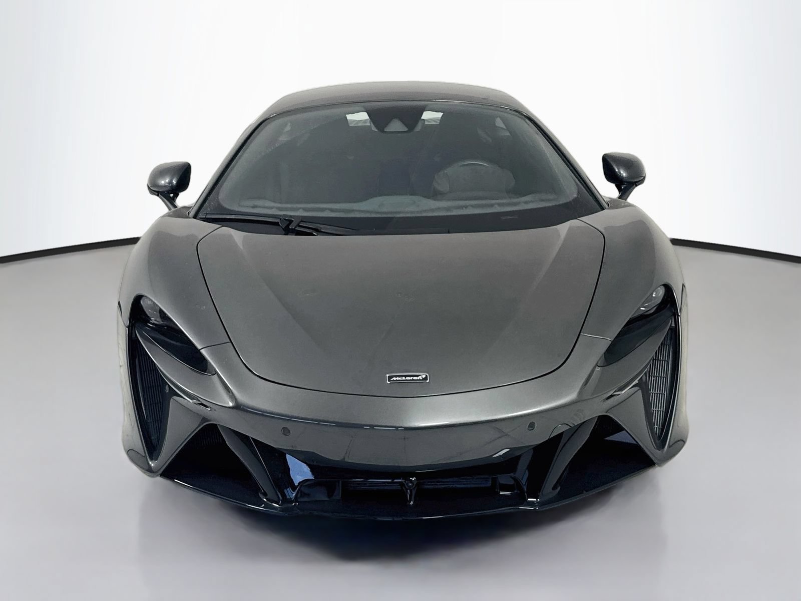 Used 2023 McLaren Artura RWD image 3