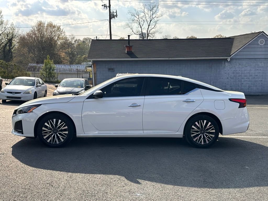Used 2025 Nissan Altima 2.5 SV image 3