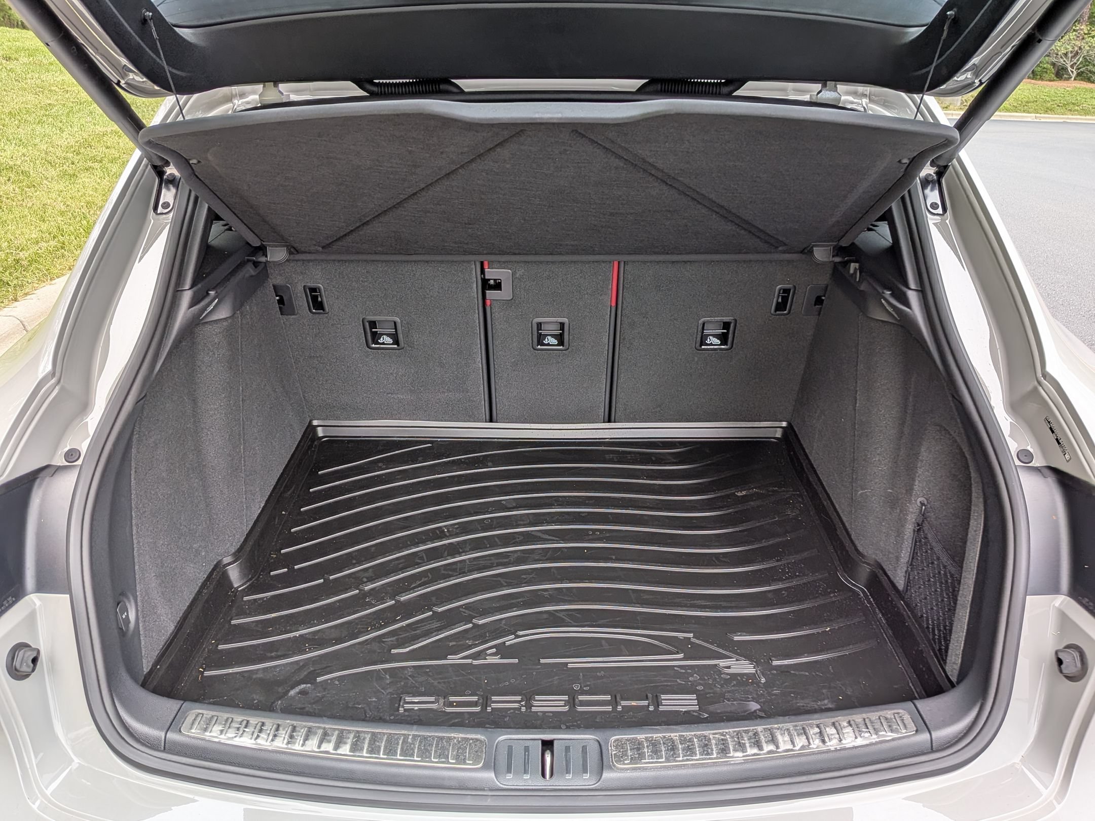 Certified 2025 Porsche Macan S AWD/4WD image 26