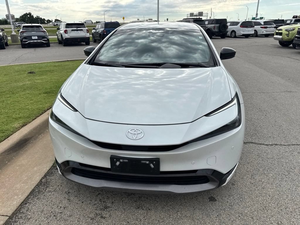 Used 2024 Toyota Prius XLE FWD image 2