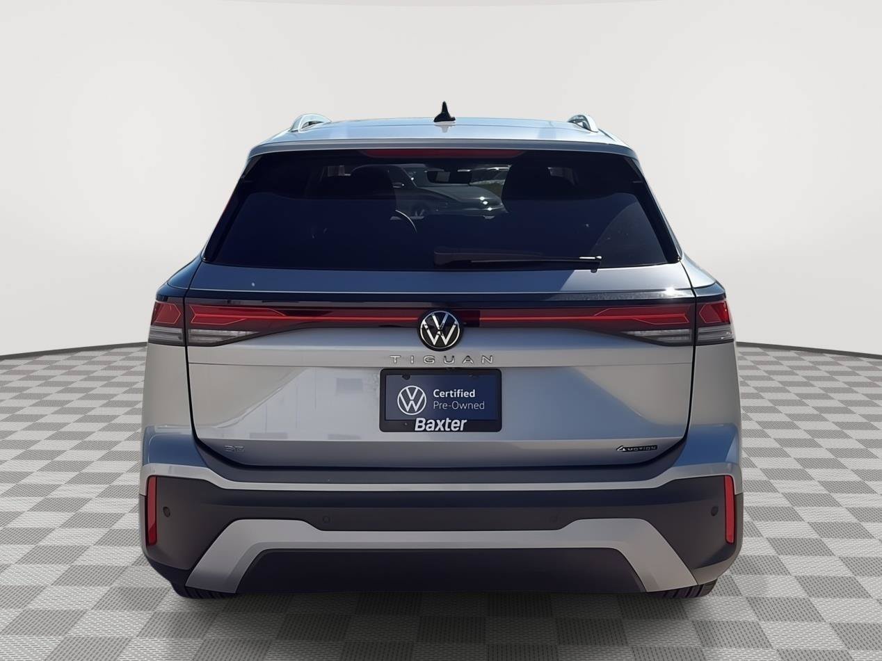 Certified 2025 Volkswagen Tiguan SE w/ Panoramic Sunroof Package AWD/4WD image 7