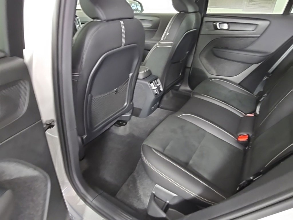 Certified 2023 Volvo C40 P8 Recharge Ultimate image 18