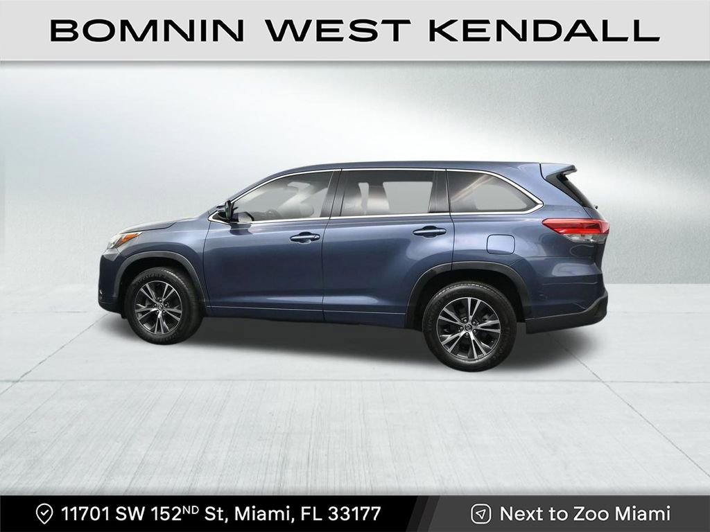 Used 2018 Toyota Highlander LE image 2