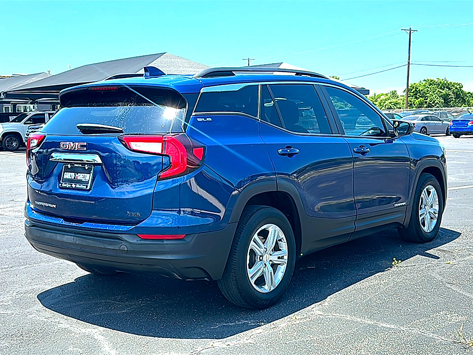 Used 2022 GMC Terrain SLE w/ Driver Convenience Package FWD image 8