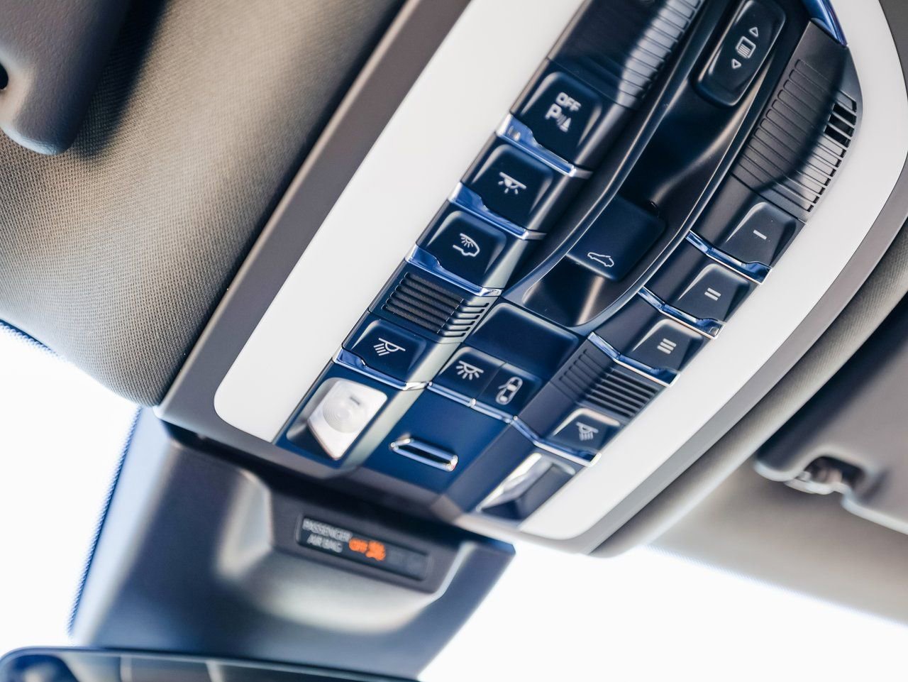 Certified 2025 Porsche Macan image 21