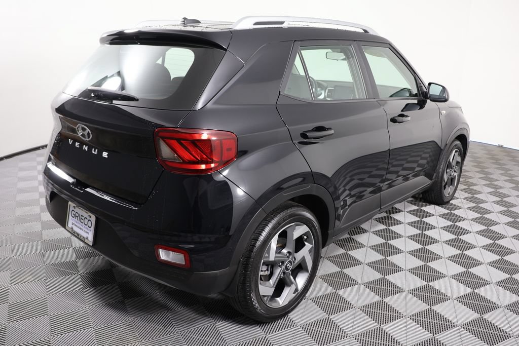 Used 2024 Hyundai Venue SEL FWD image 8