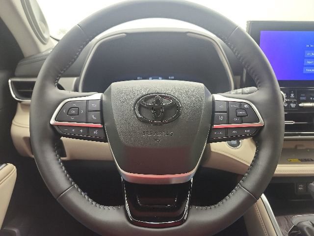 Certified 2025 Toyota Highlander Limited AWD/4WD image 64