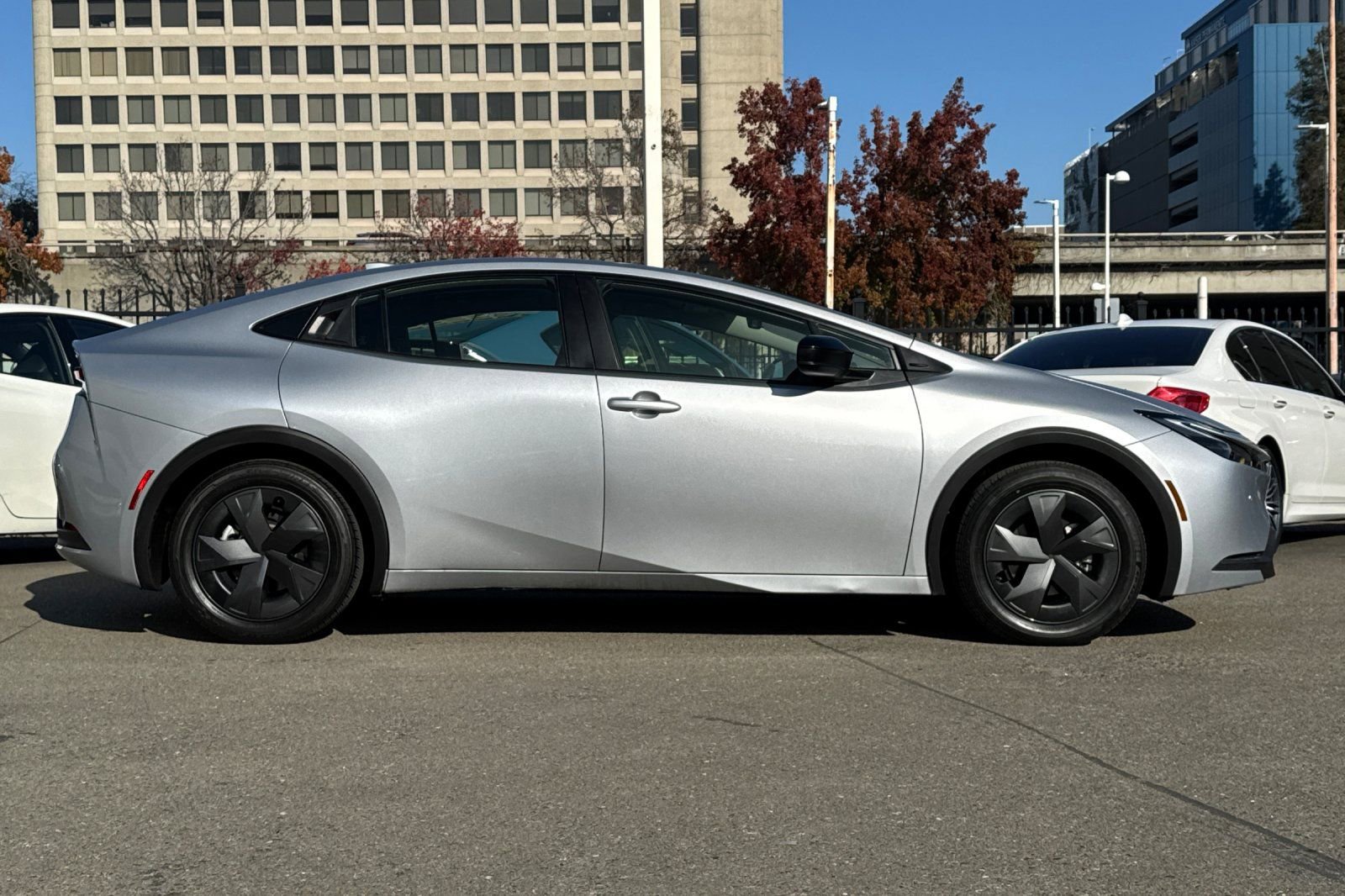 Used 2024 Toyota Prius LE image 3