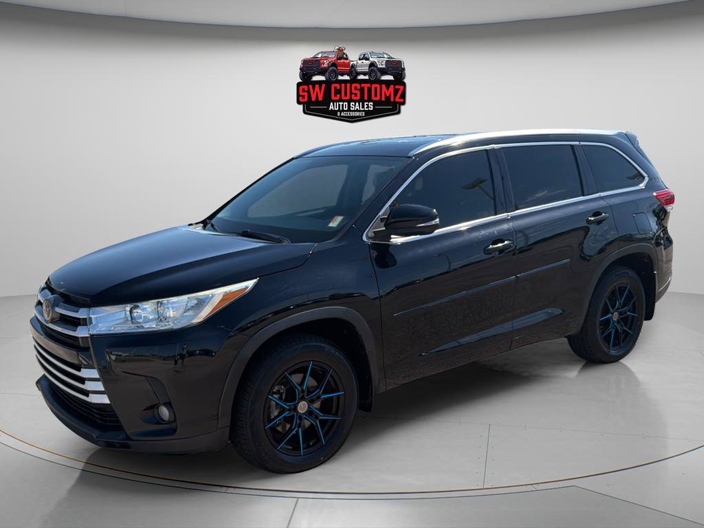 Used 2018 Toyota Highlander XLE AWD/4WD image 3