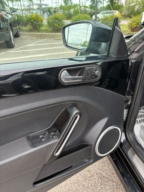 Used 2019 Volkswagen Beetle 2.0T S FWD image 6