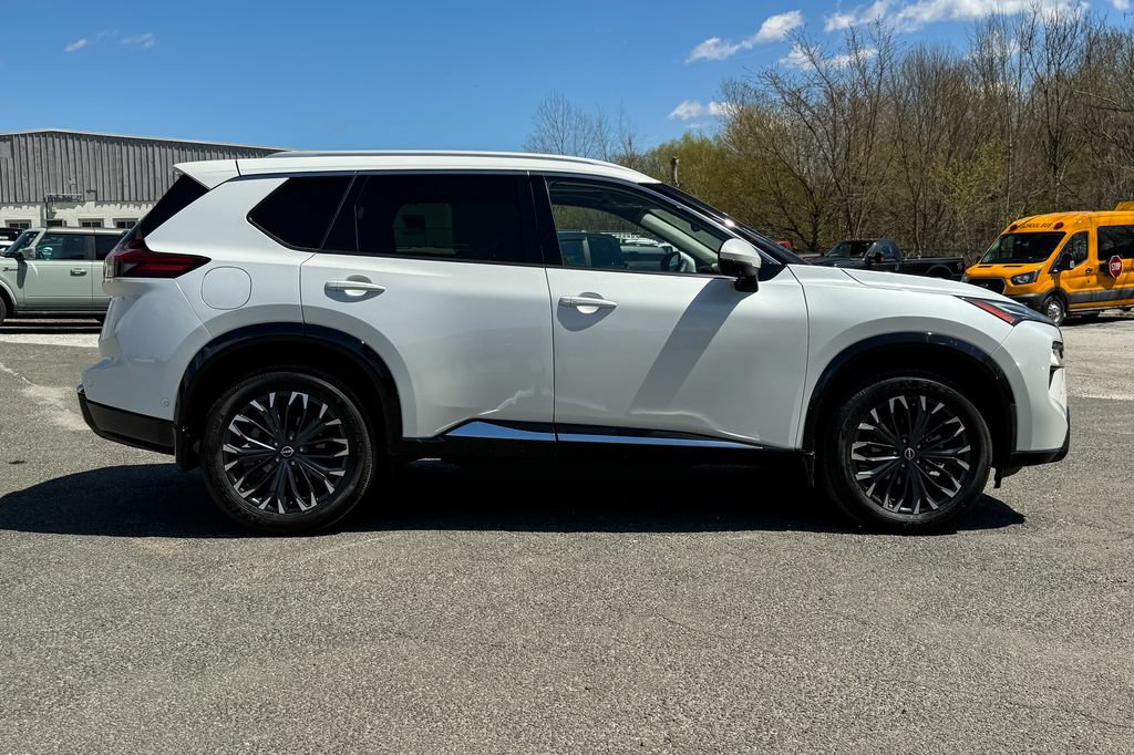Used 2024 Nissan Rogue Platinum w/ Platinum Premium Package AWD/4WD image 2