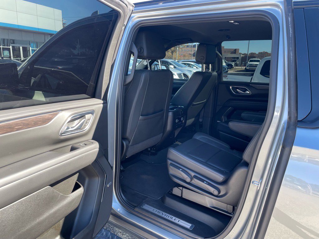 Used 2024 Chevrolet Suburban Z71 w/ Luxury Package image 6