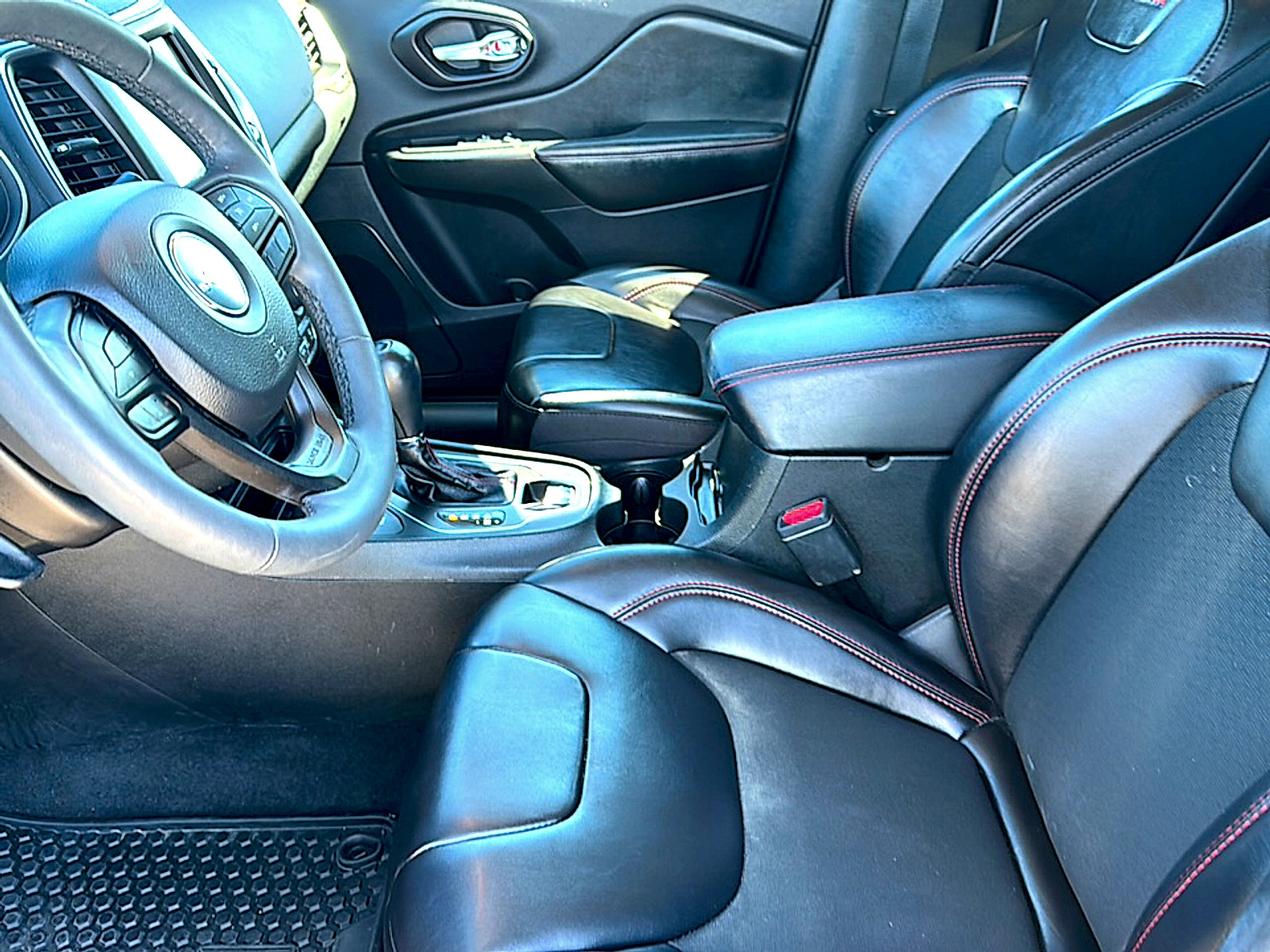 Used 2022 Jeep Cherokee Trailhawk w/ Trailer Tow Group image 13