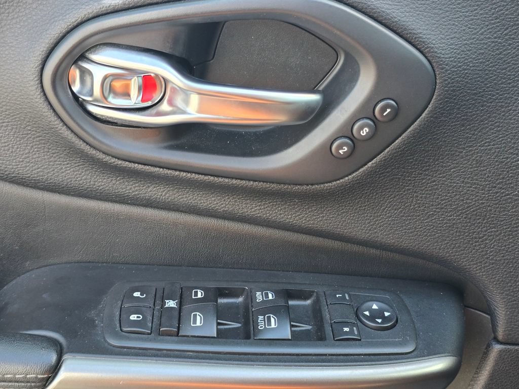 Used 2020 Jeep Cherokee Limited AWD/4WD image 26