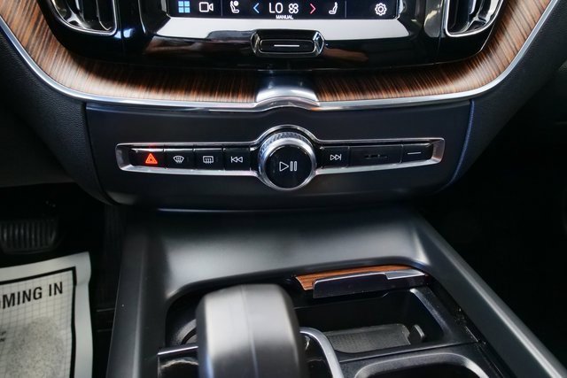 Used 2024 Volvo XC60 B5 Plus image 25