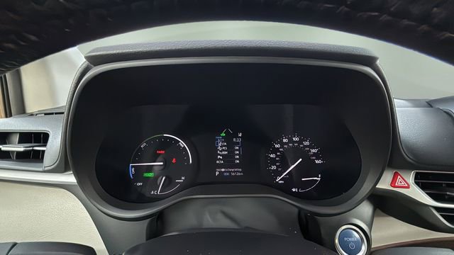 Used 2024 Toyota Sienna XLE image 15