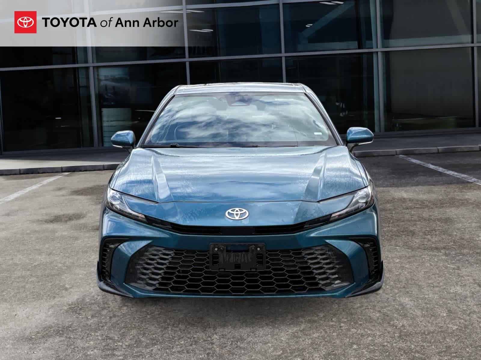 Used 2025 Toyota Camry SE FWD image 6