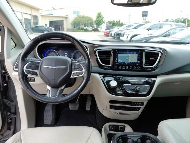 Used 2019 Chrysler Pacifica Touring-L Plus FWD image 26
