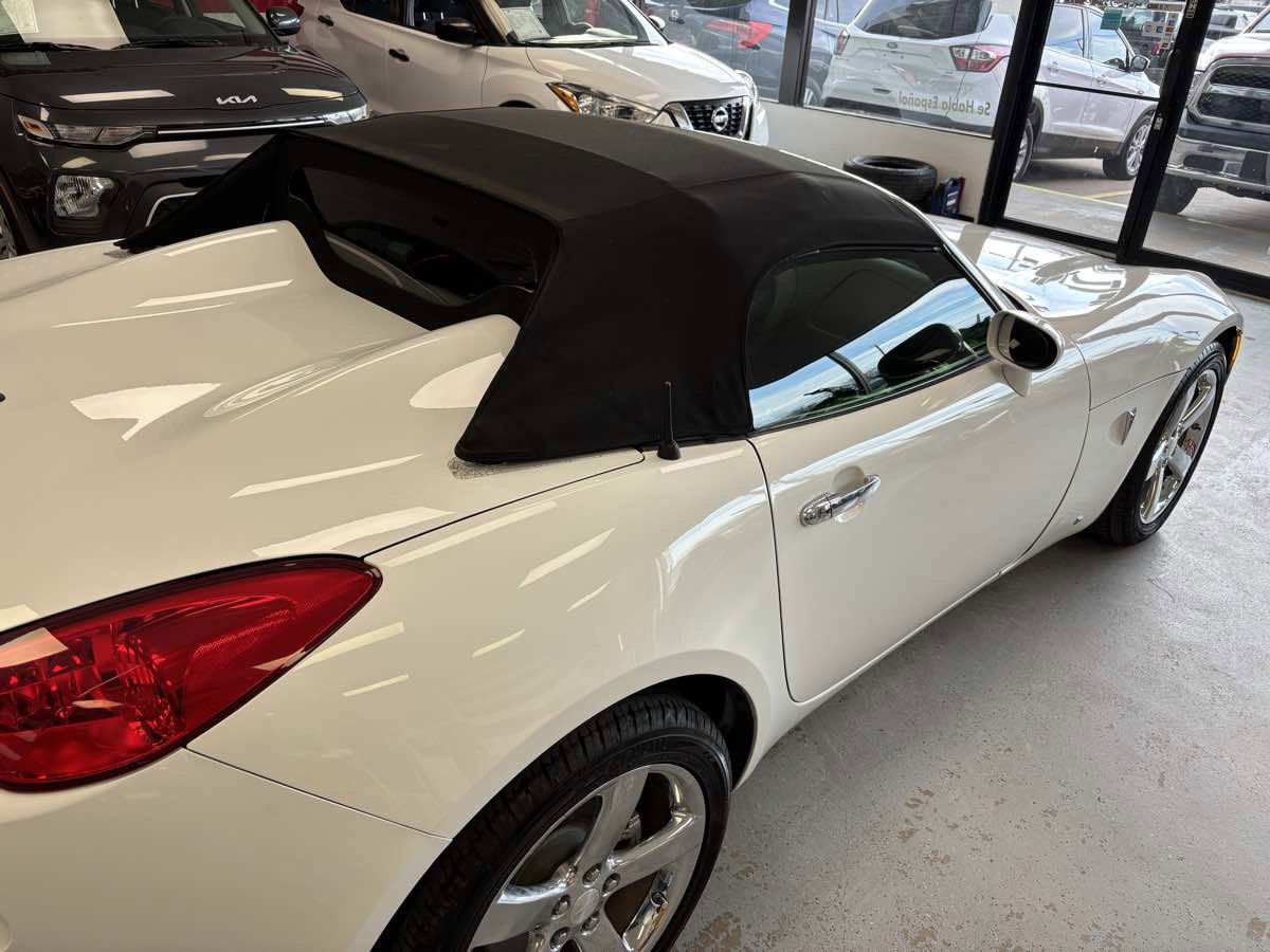 Used 2009 Pontiac Solstice GXP w/ Premium Package image 11