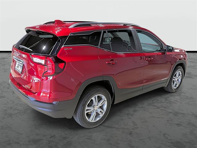 Used 2024 GMC Terrain SLE w/ Driver Convenience Package AWD/4WD image 4