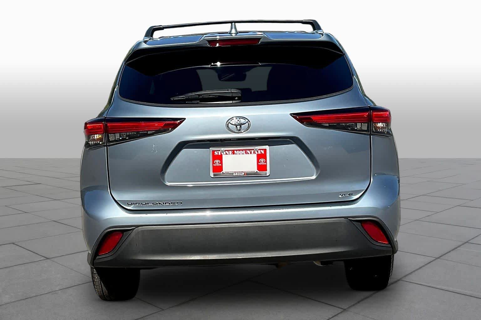 Used 2022 Toyota Highlander XLE FWD image 5