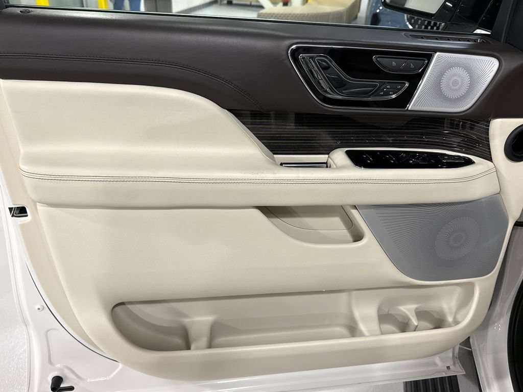 Used 2024 Lincoln Navigator L Black Label AWD/4WD image 9