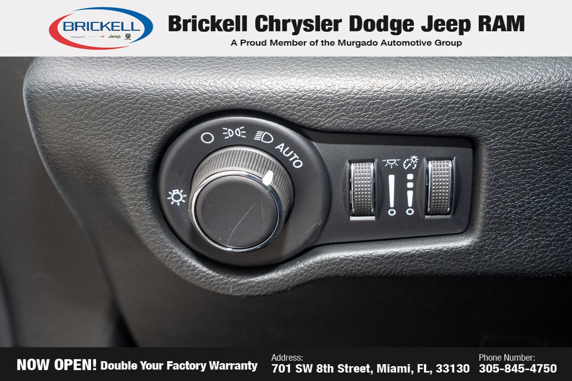 New 2027 Chrysler Pacifica Select FWD image 29