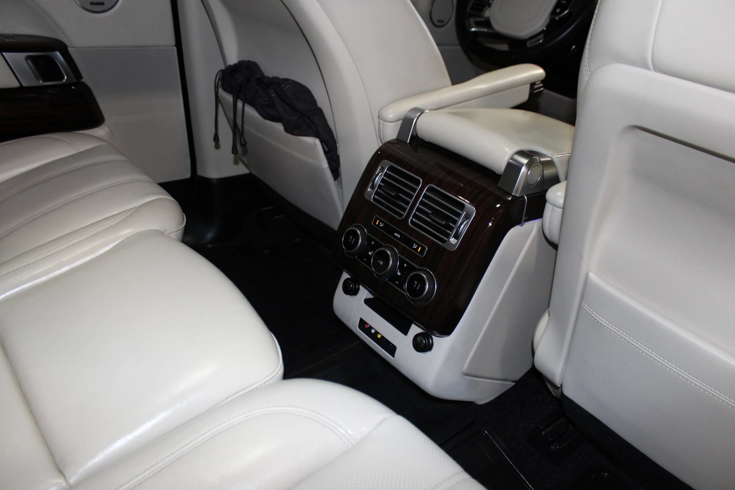 Used 2014 Land Rover Range Rover Supercharged AWD/4WD image 45