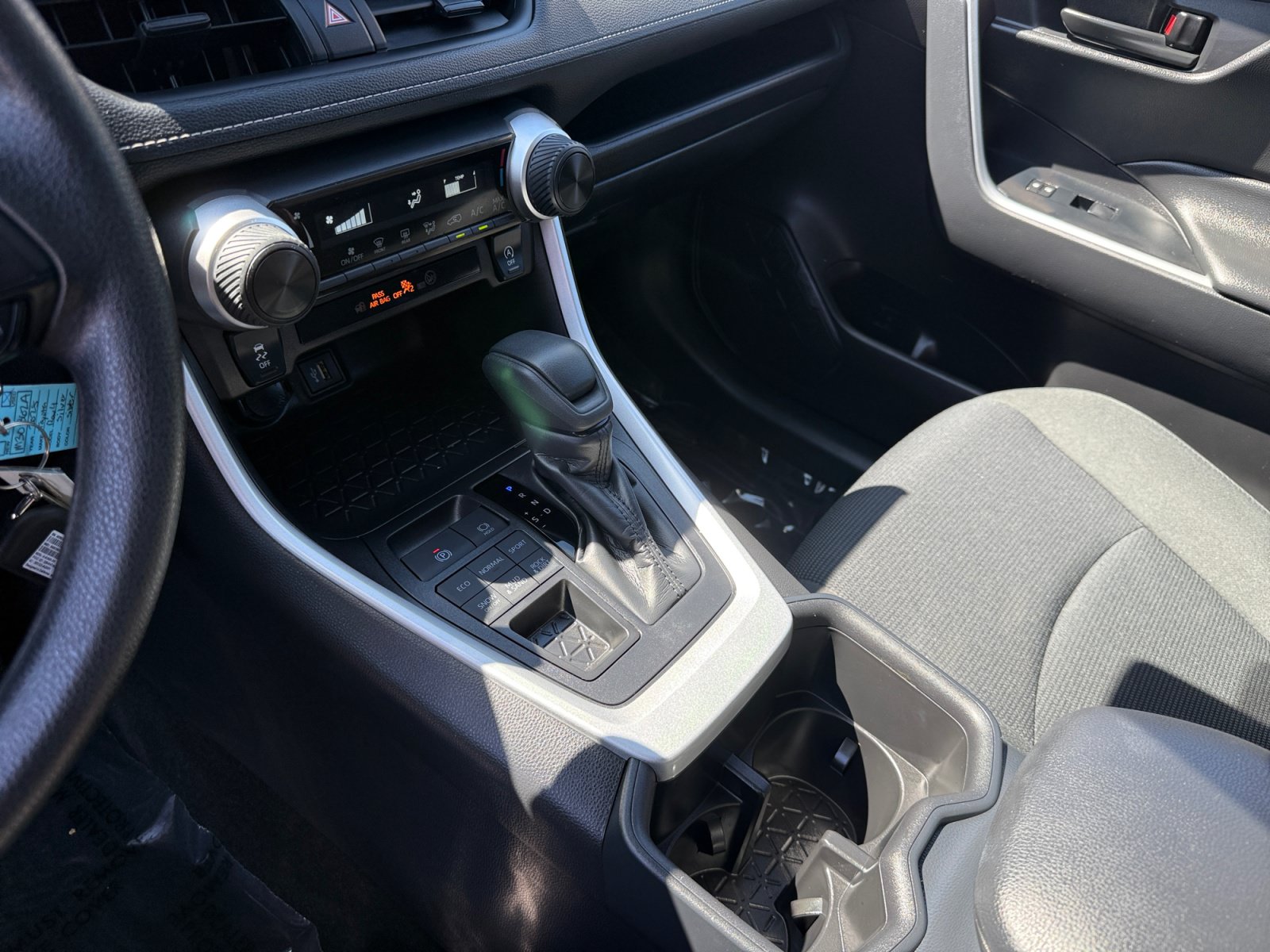 Used 2025 Toyota RAV4 LE AWD/4WD image 13