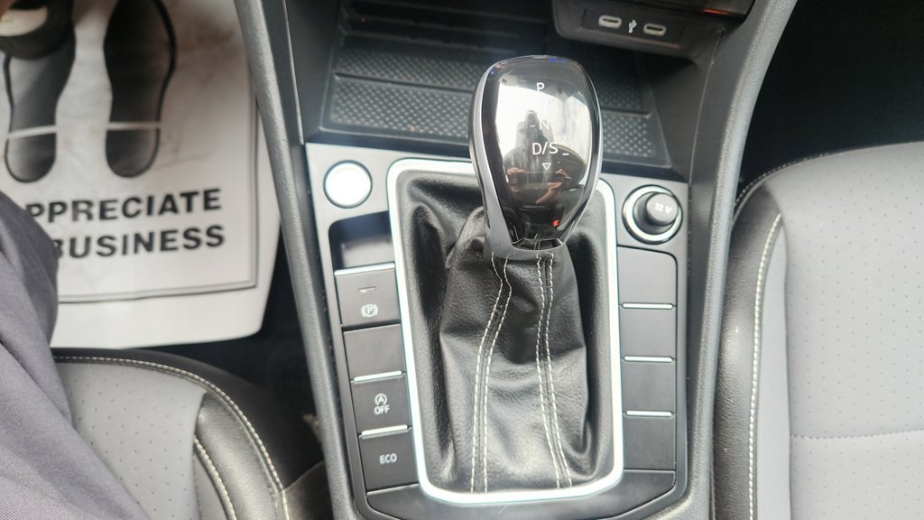 Used 2025 Volkswagen Jetta SE FWD image 18