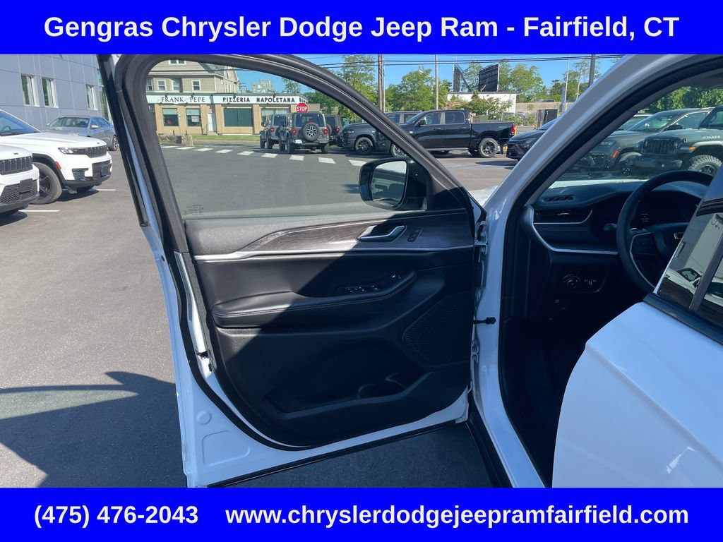 Certified 2023 Jeep Grand Cherokee L Limited w/ Black Appearance Package AWD/4WD image 47