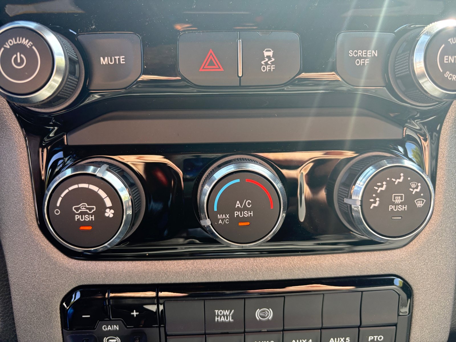 New 2026 RAM 3500 Tradesman AWD/4WD image 17