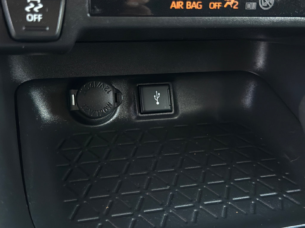 Used 2021 Toyota RAV4 LE AWD/4WD image 29