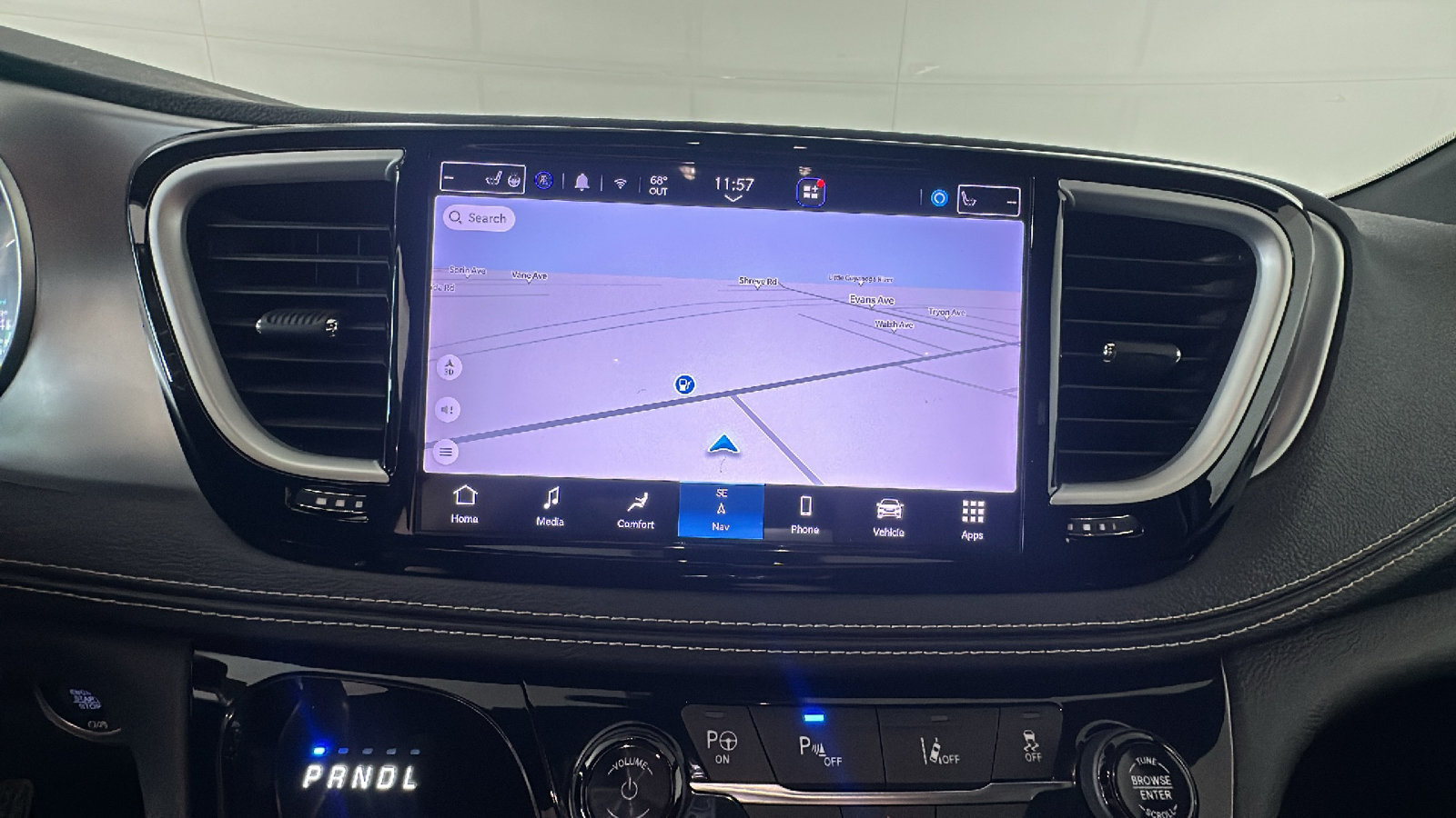Used 2023 Chrysler Pacifica Touring-L w/ Uconnect Theater Family Group FWD image 26