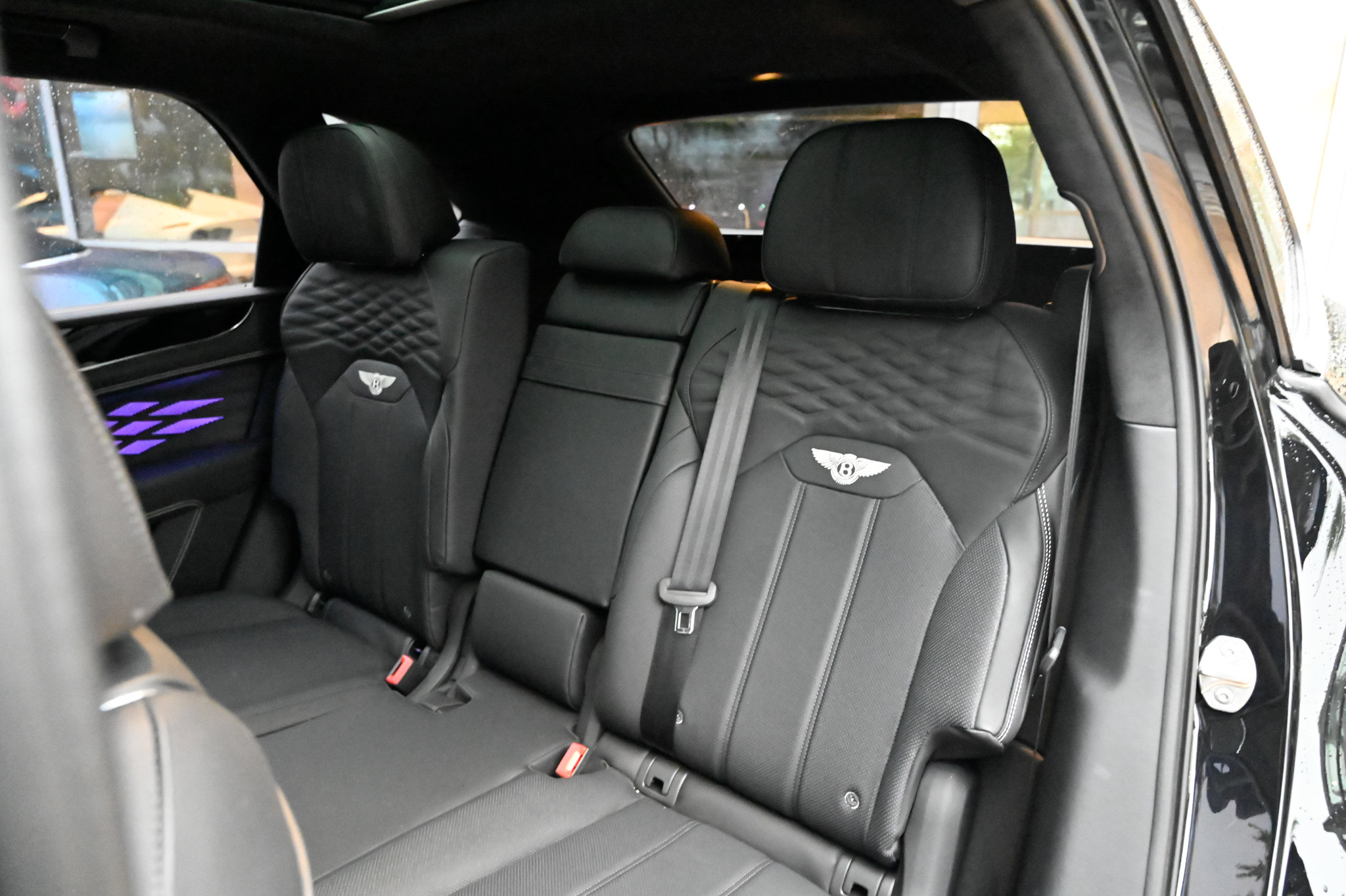 Used 2025 Bentley Bentayga AWD/4WD image 40