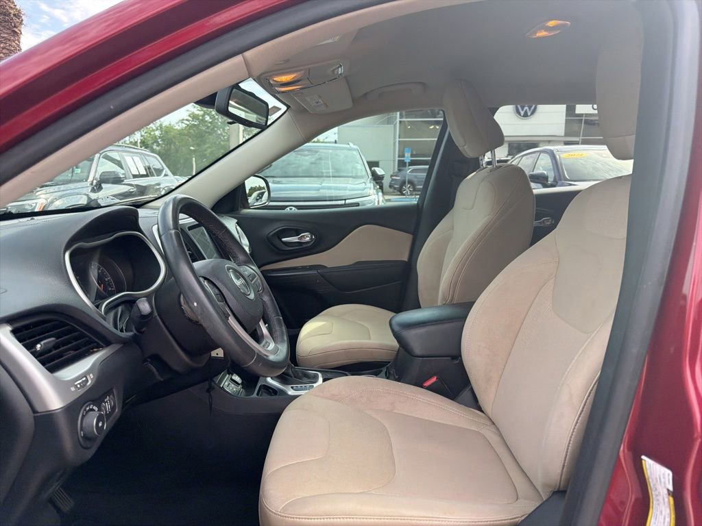Used 2015 Jeep Cherokee Latitude FWD image 2