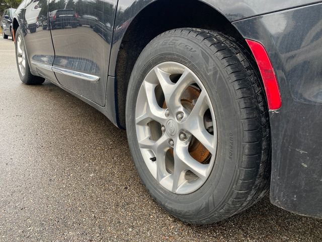 Used 2019 Chrysler Pacifica Limited image 15