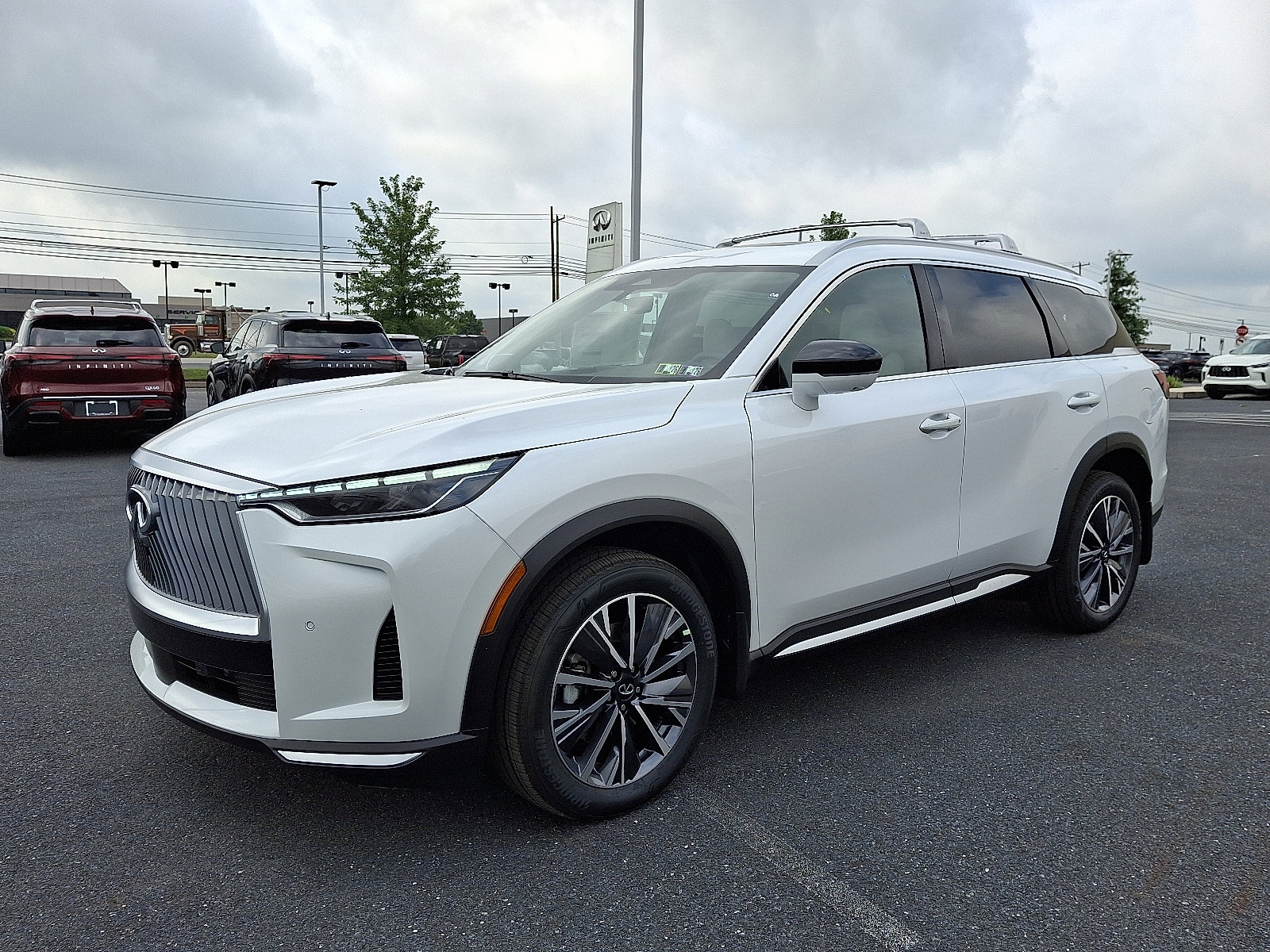 New 2026 INFINITI QX60 Luxe w/ Cargo Package image 2