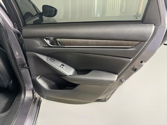 Used 2020 Honda Accord Touring image 27