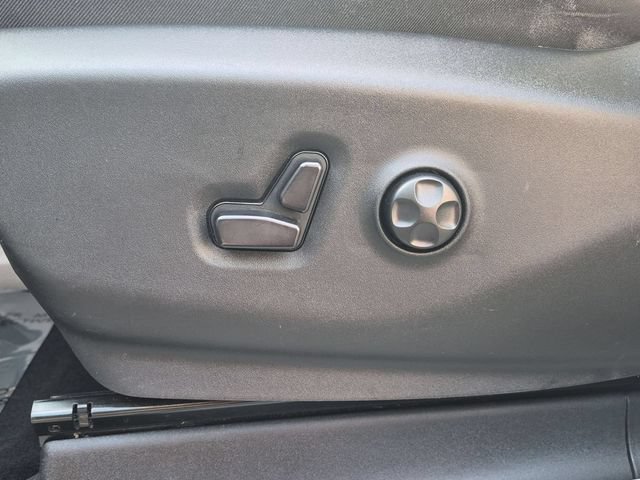 Used 2023 Chrysler Pacifica Limited FWD image 13