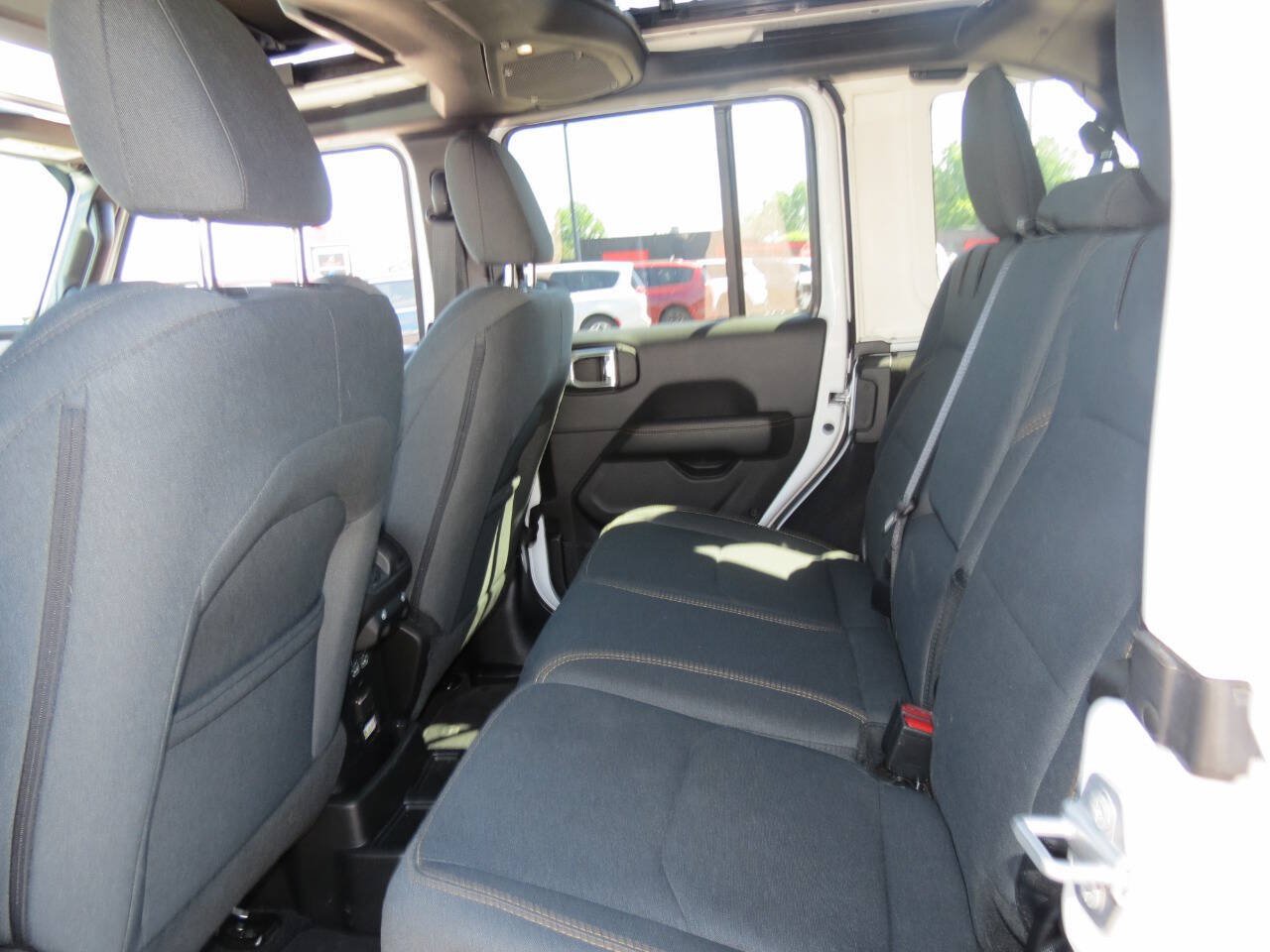 Used 2025 Jeep Wrangler Unlimited Sahara w/ Safety Group AWD/4WD image 13
