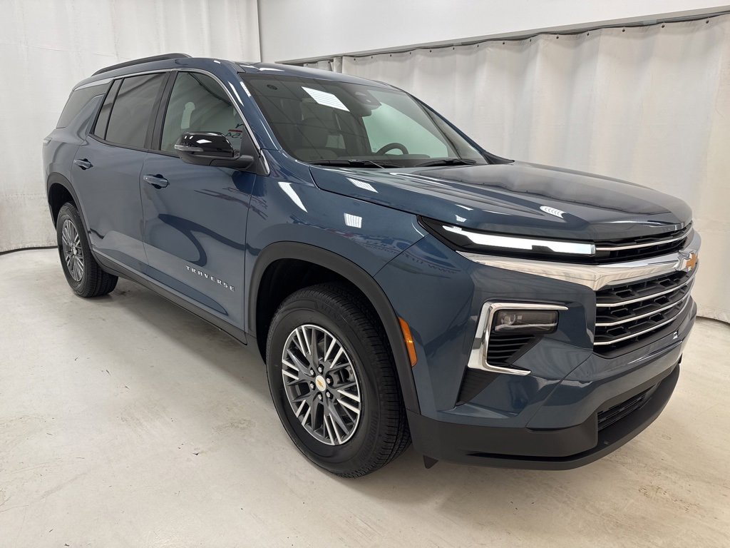 New 2026 Chevrolet Traverse LT w/ LPO, Floor Liner Package image 3