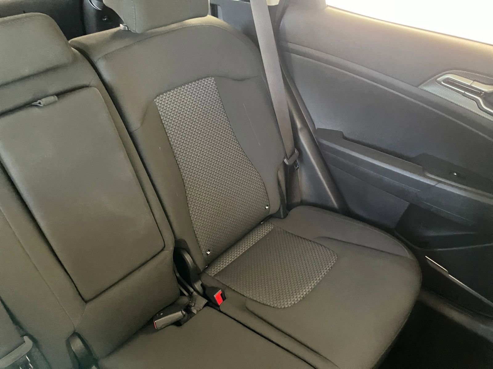 Used 2025 Kia Sportage LX image 37