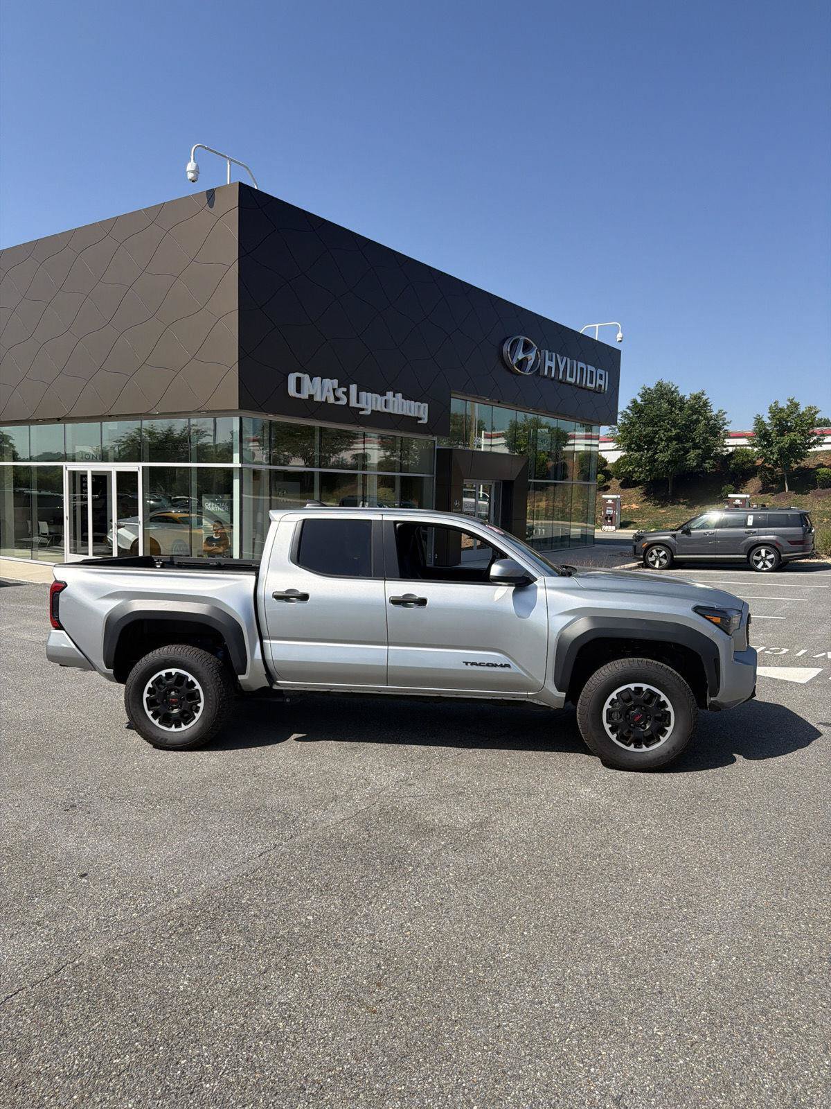 Used 2024 Toyota Tacoma TRD Off-Road AWD/4WD image 2