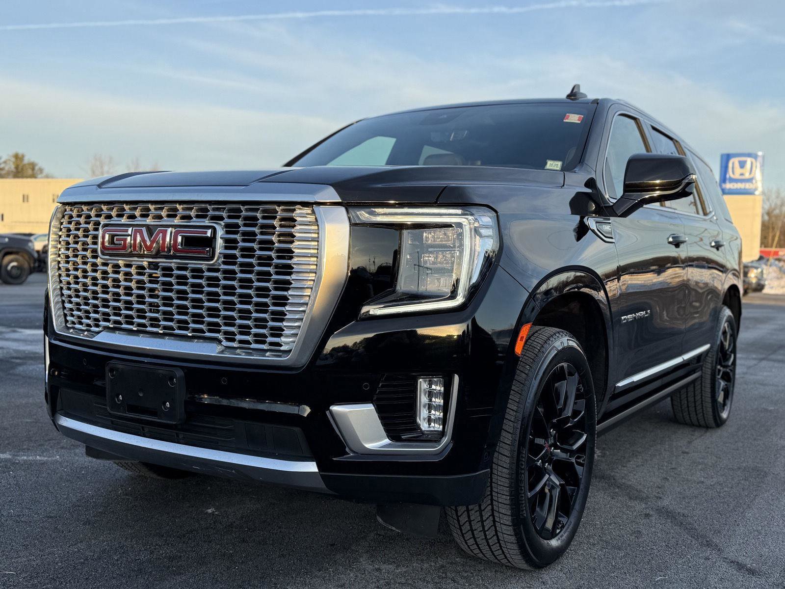 Used 2024 GMC Yukon Denali w/ Denali Reserve Package image 9