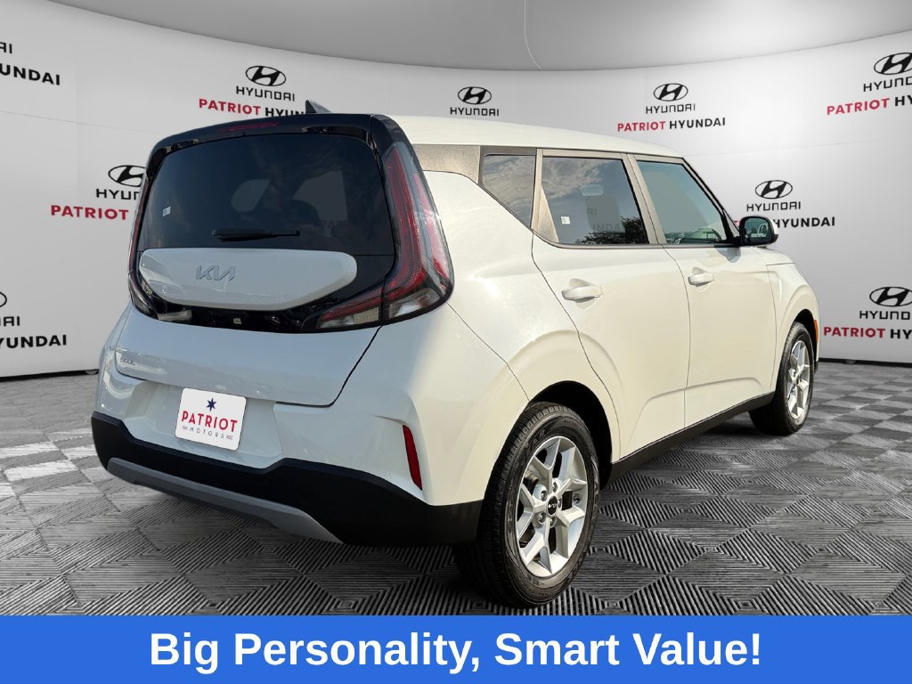 Used 2024 Kia Soul LX w/ Option Group 015 FWD image 3