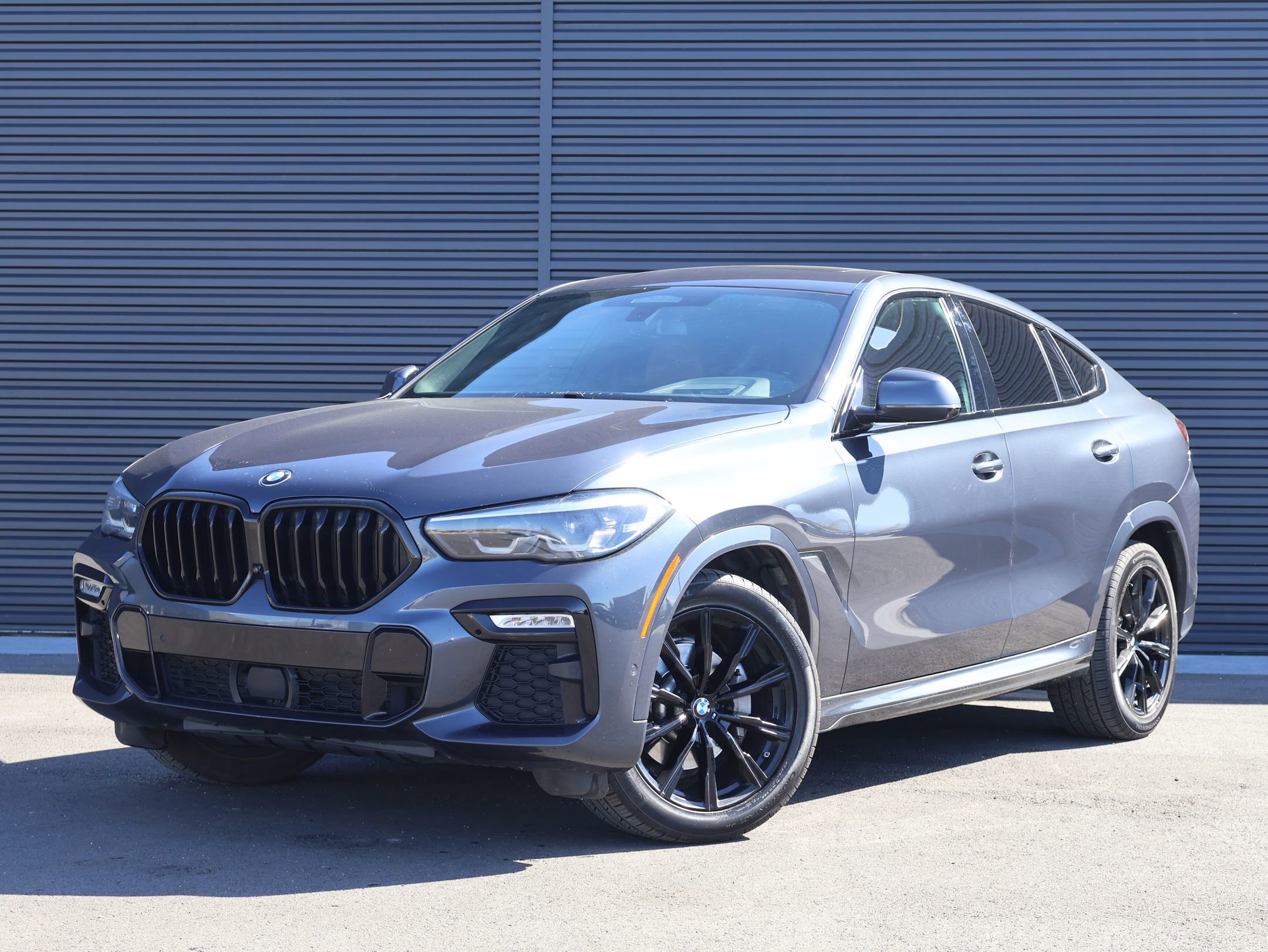Used 2021 BMW X6 xDrive40i w/ M Sport Package AWD/4WD image 1