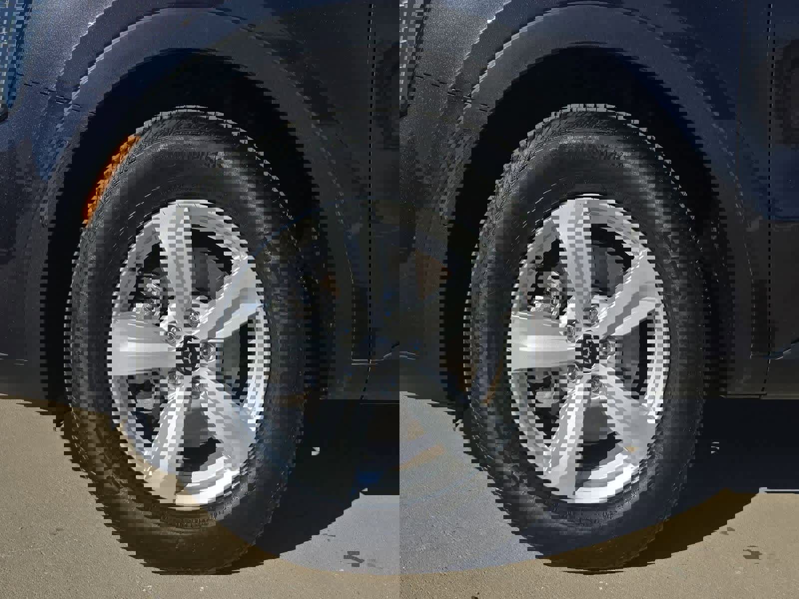 Certified 2025 Kia Sorento LX image 12