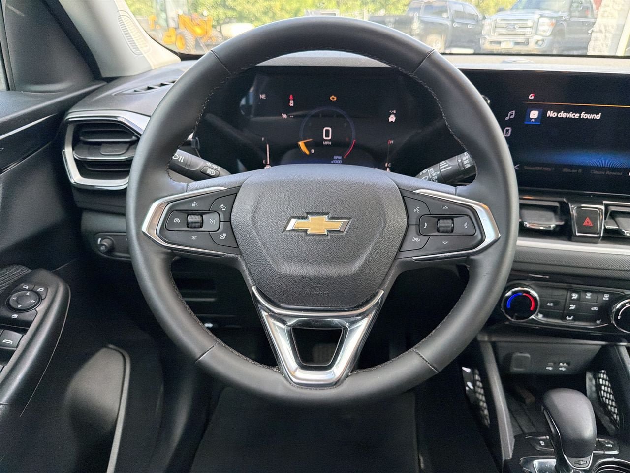 Used 2025 Chevrolet TrailBlazer LT w/ LT Cold Weather Package AWD/4WD image 14